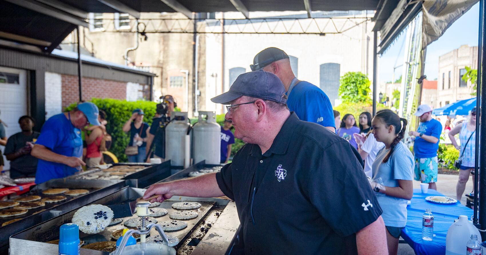 Kiwanis Club's Pancake Breakfast gives a taste of a time-honored tradition - Vimarsana News