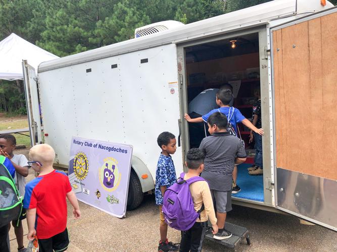 Reading made easy: Mobile library brings books to students for summer ...