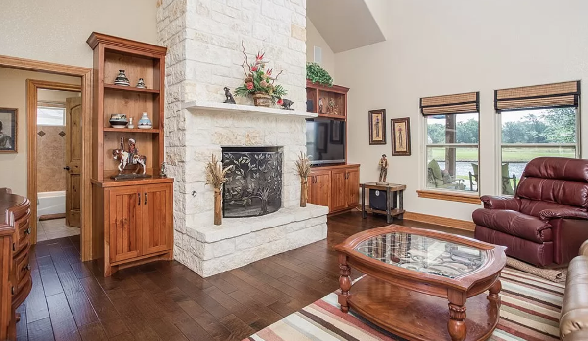 1041 Pinnacle Vw E, Kerrville-1.png