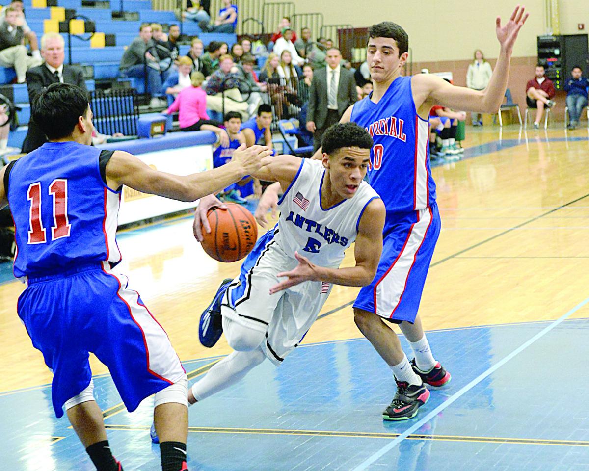 Tivy boys basketball cruises past Memorial behind Fields brothers