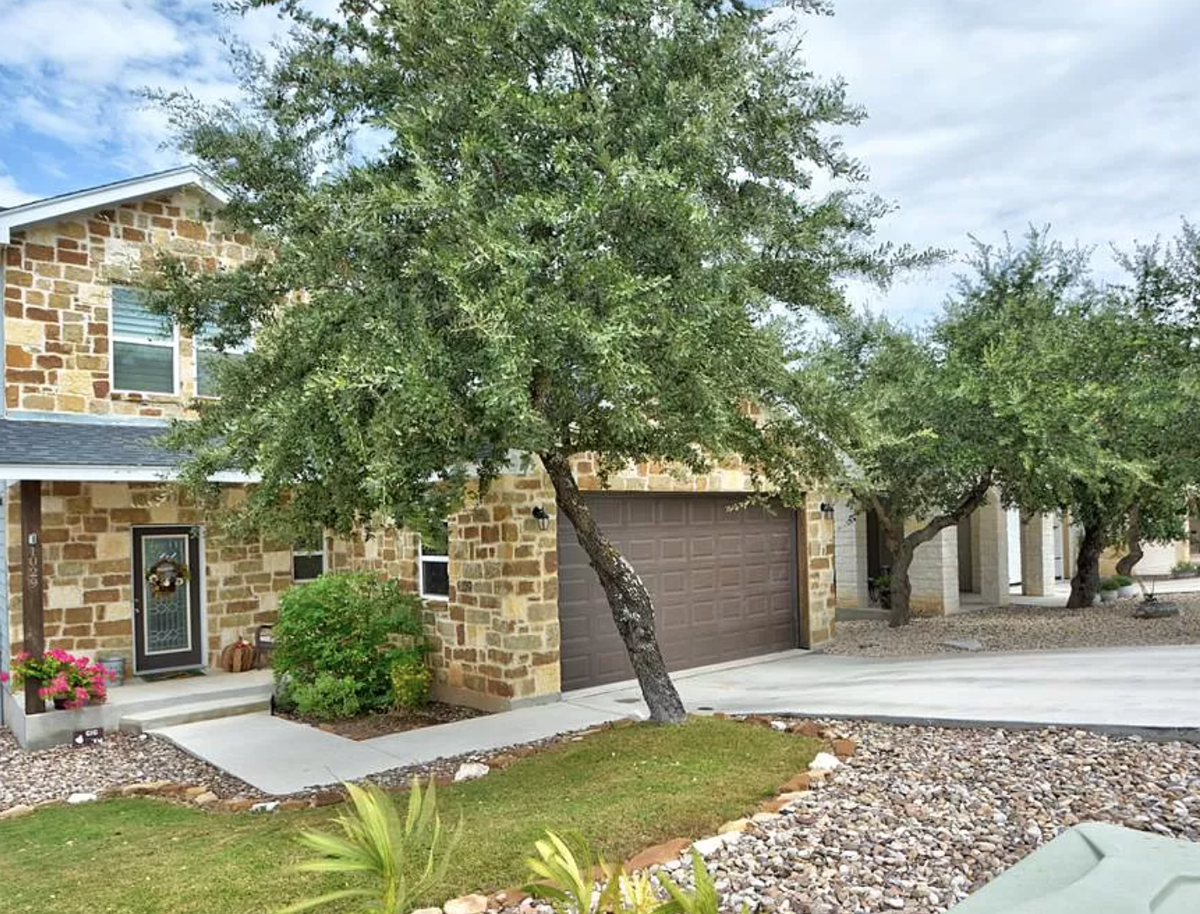 1029 Roanoke Ln-1.png