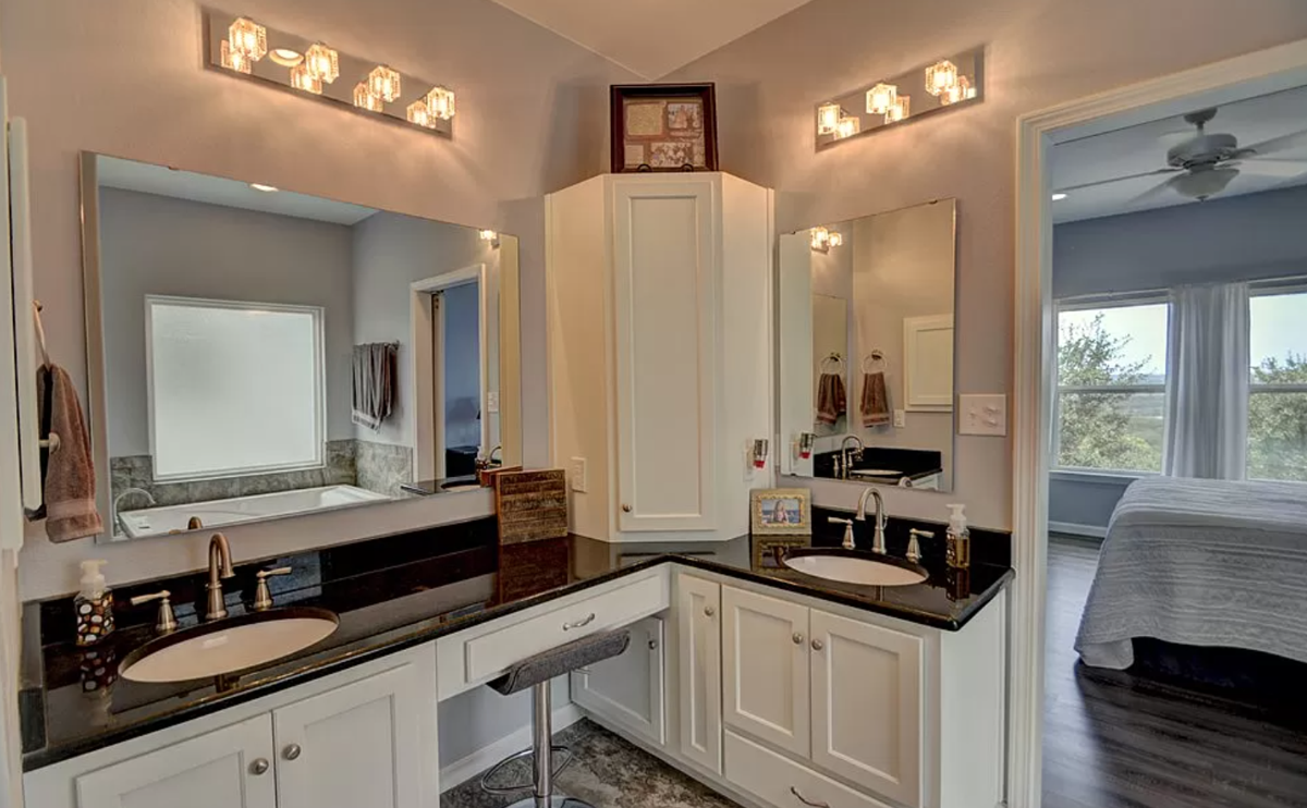 1029 Roanoke Ln-5.png