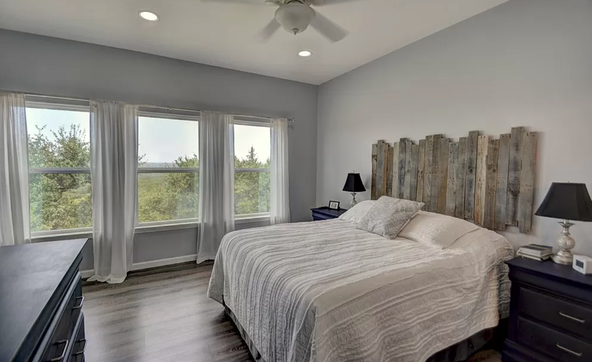 1029 Roanoke Ln-4.png