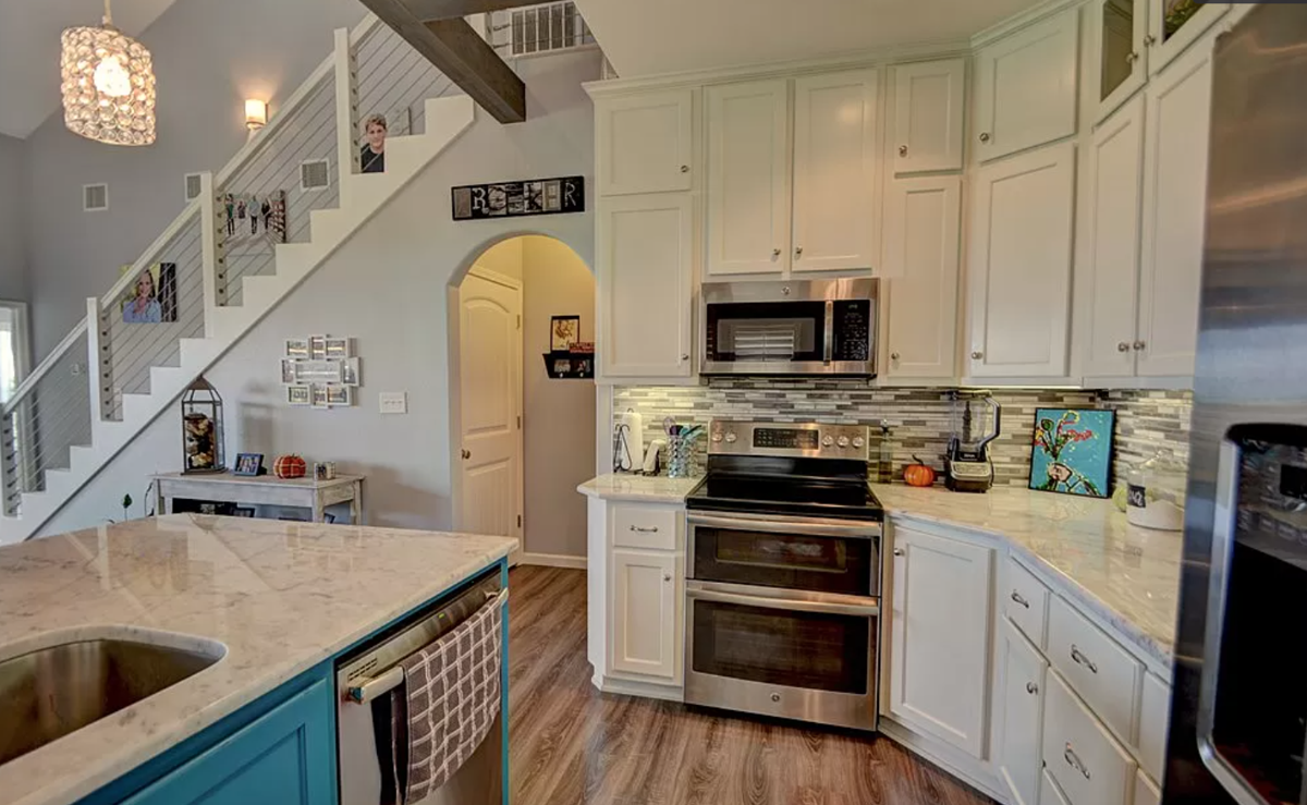 1029 Roanoke Ln-3.png