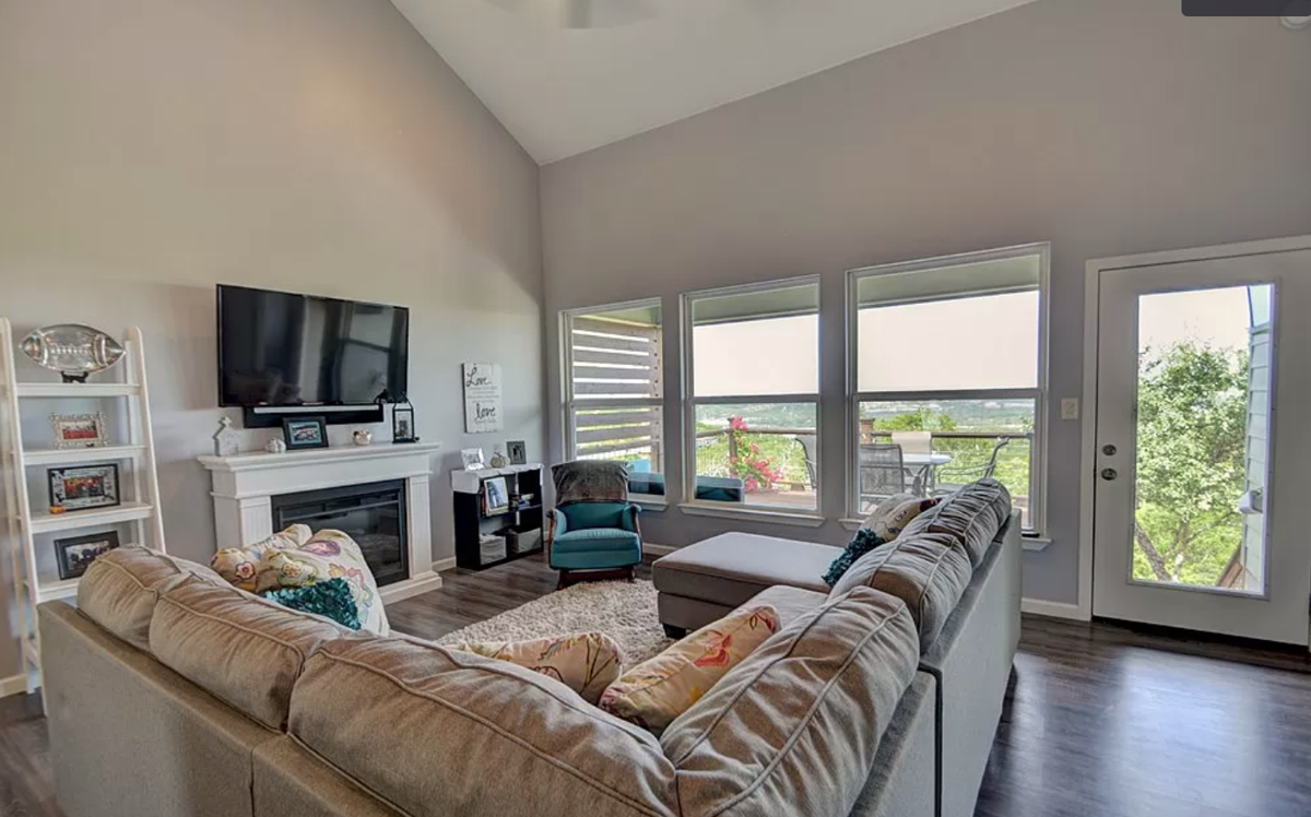 1029 Roanoke Ln-2.png