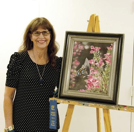 Kerrville Art Club honors Artist of the Year, installs new officers