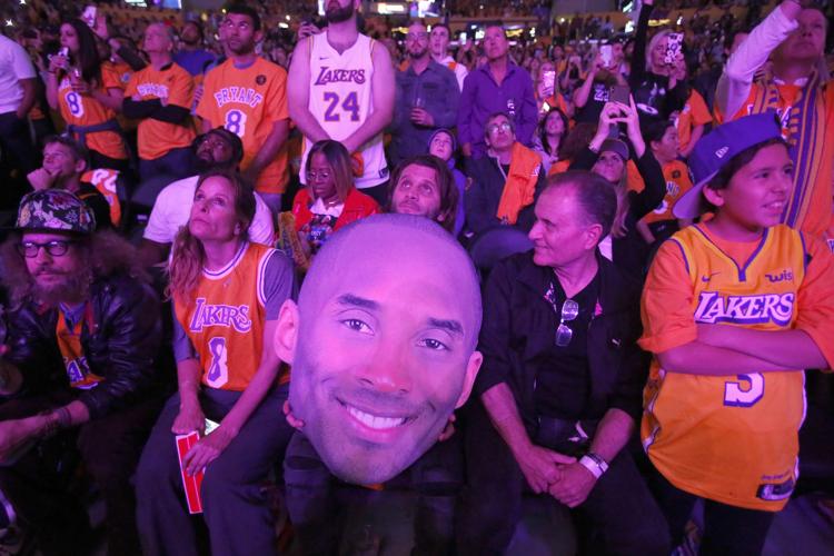 Photo gallery Lakers pay tribute to the Bryants, other lost in crash