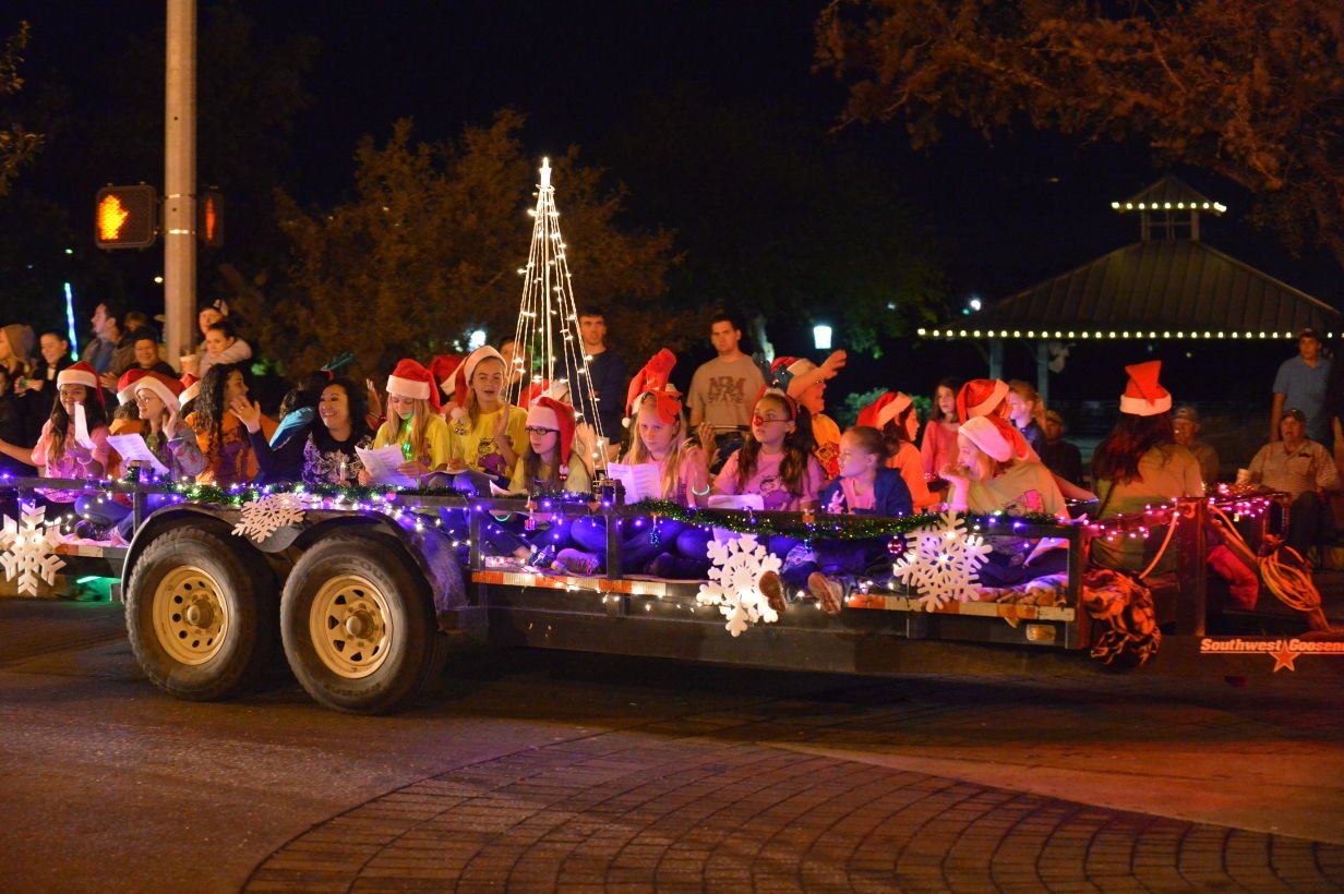 2014 Holiday Lighted Parade - Daily Times: News - 2014 Holiday Lighted ...