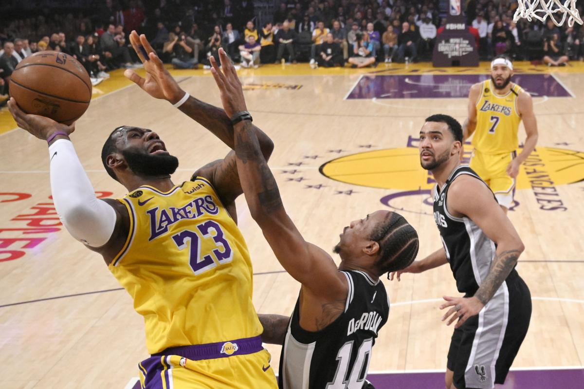 Photo gallery: Spurs fall to Lakers | Promotions ...