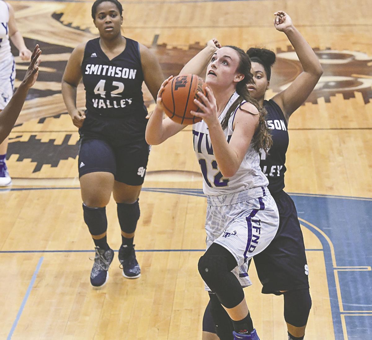 Lady Antlers Led By Strong Senior Class Prep For Playoffs
