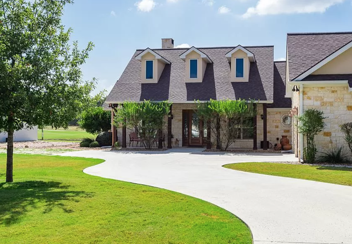 1041 Pinnacle Vw E, Kerrville.png