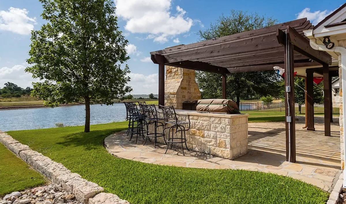 1041 Pinnacle Vw E, Kerrville-4.png