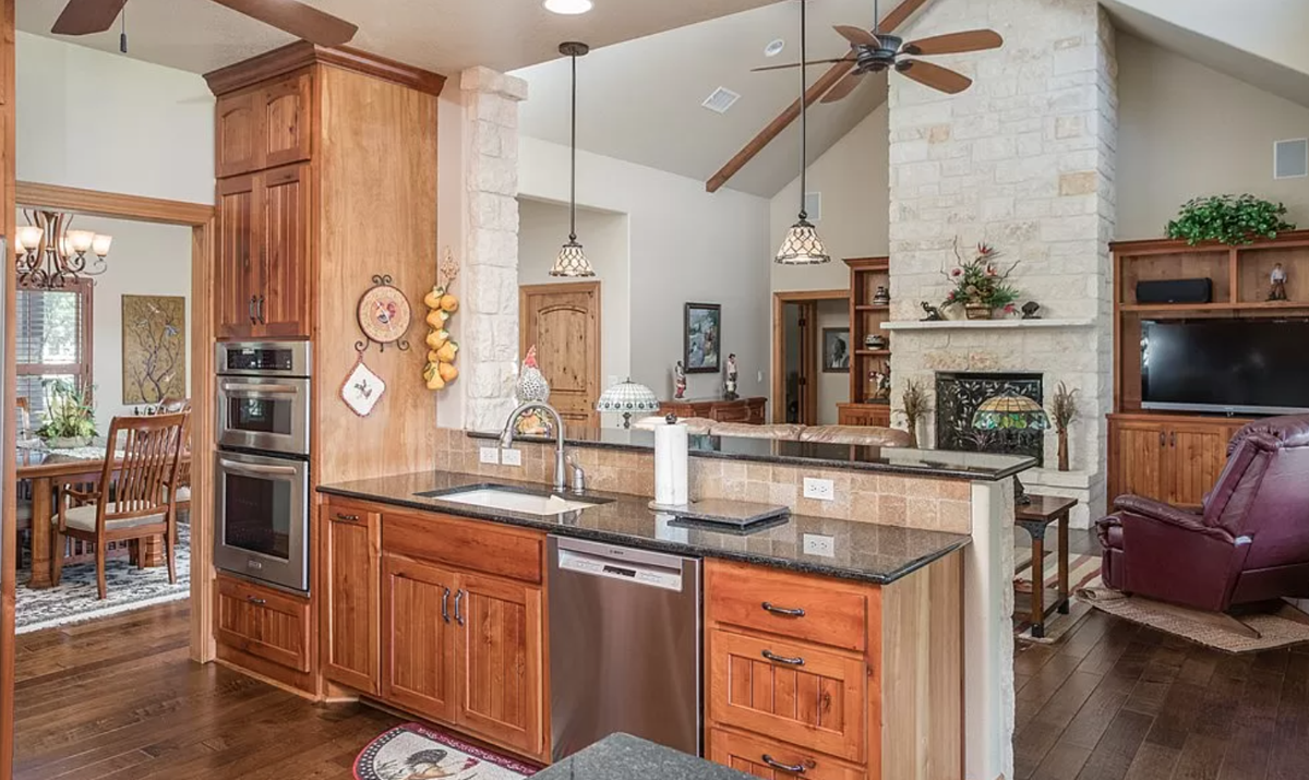 1041 Pinnacle Vw E, Kerrville-2.png