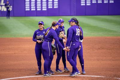 Bats go dull for the Huskies in Saturday’s loss to the Bruins