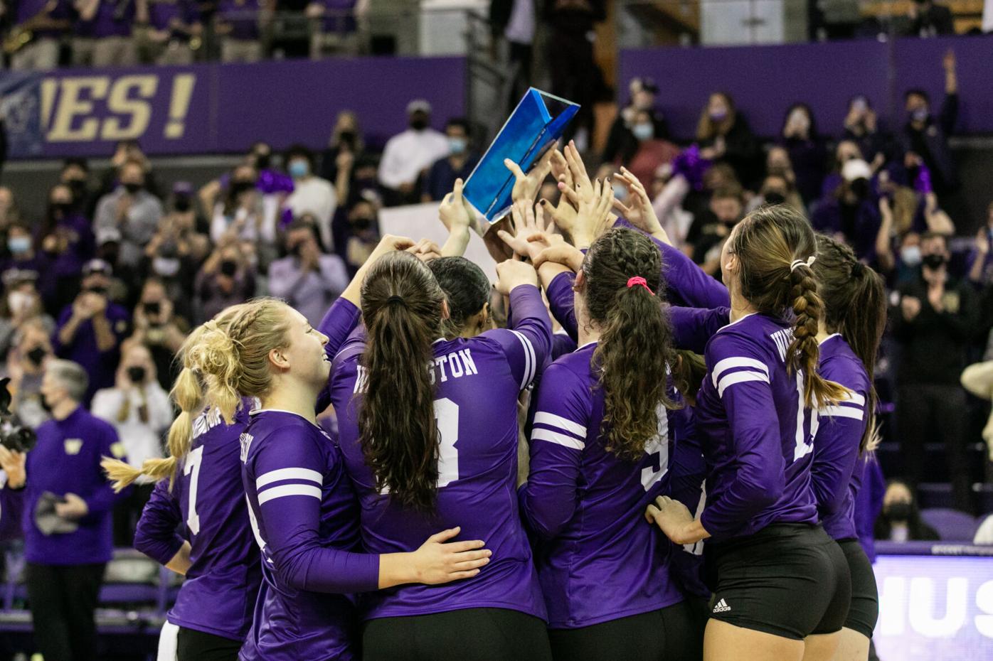 Huskies take down Cougars to win second consecutive Pac-12 title