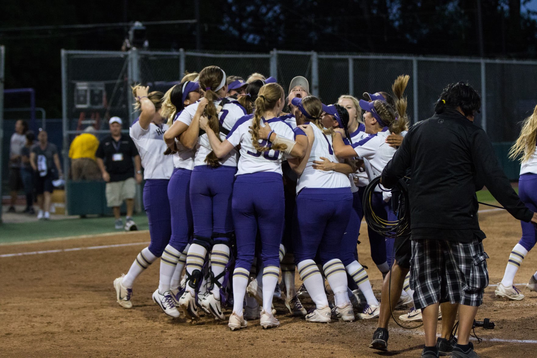 UW Softball At The 2017 NCAA Seattle Super Regional | Gallery | Dailyuw.com