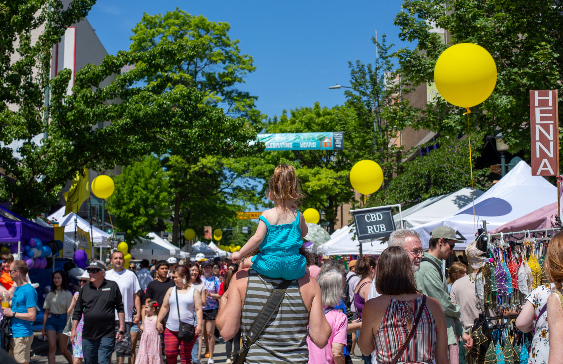 U District Street Fair brings tourists to campus gates Recreation