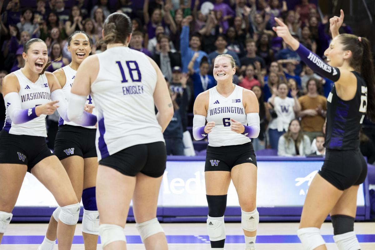 Washington volleyball team dismantles Indiana for first Big Ten victory