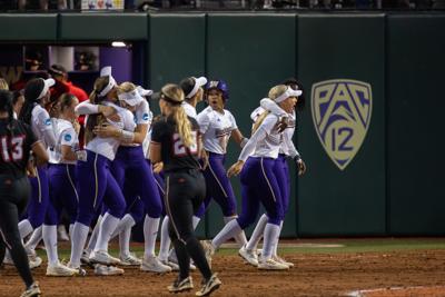 Washington run-rules Louisiana in five innings, inches one step closer to Women’s College World Series