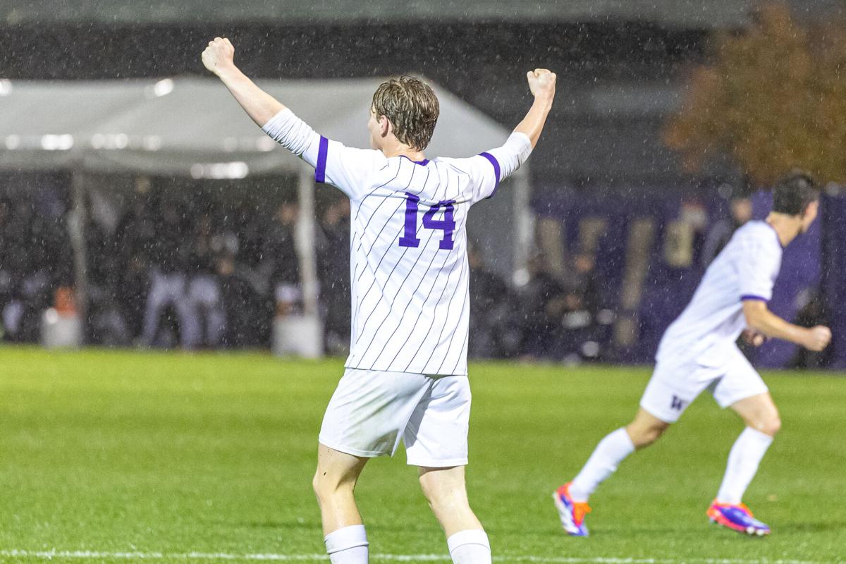 Washington takes down Michigan State, 53 in penalties, to advance to