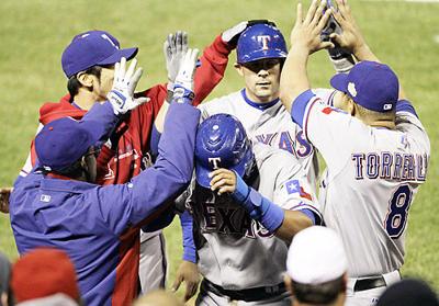 Elvis Andrus and Michael Young Rangers World Series Game 2 photo