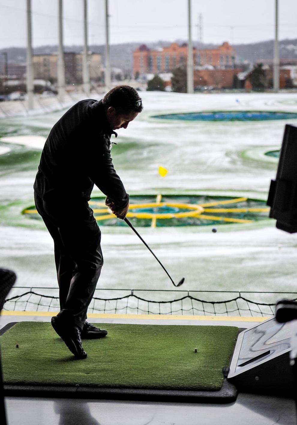 Snow doesn't keep golfers from swinging their clubs | Local ...