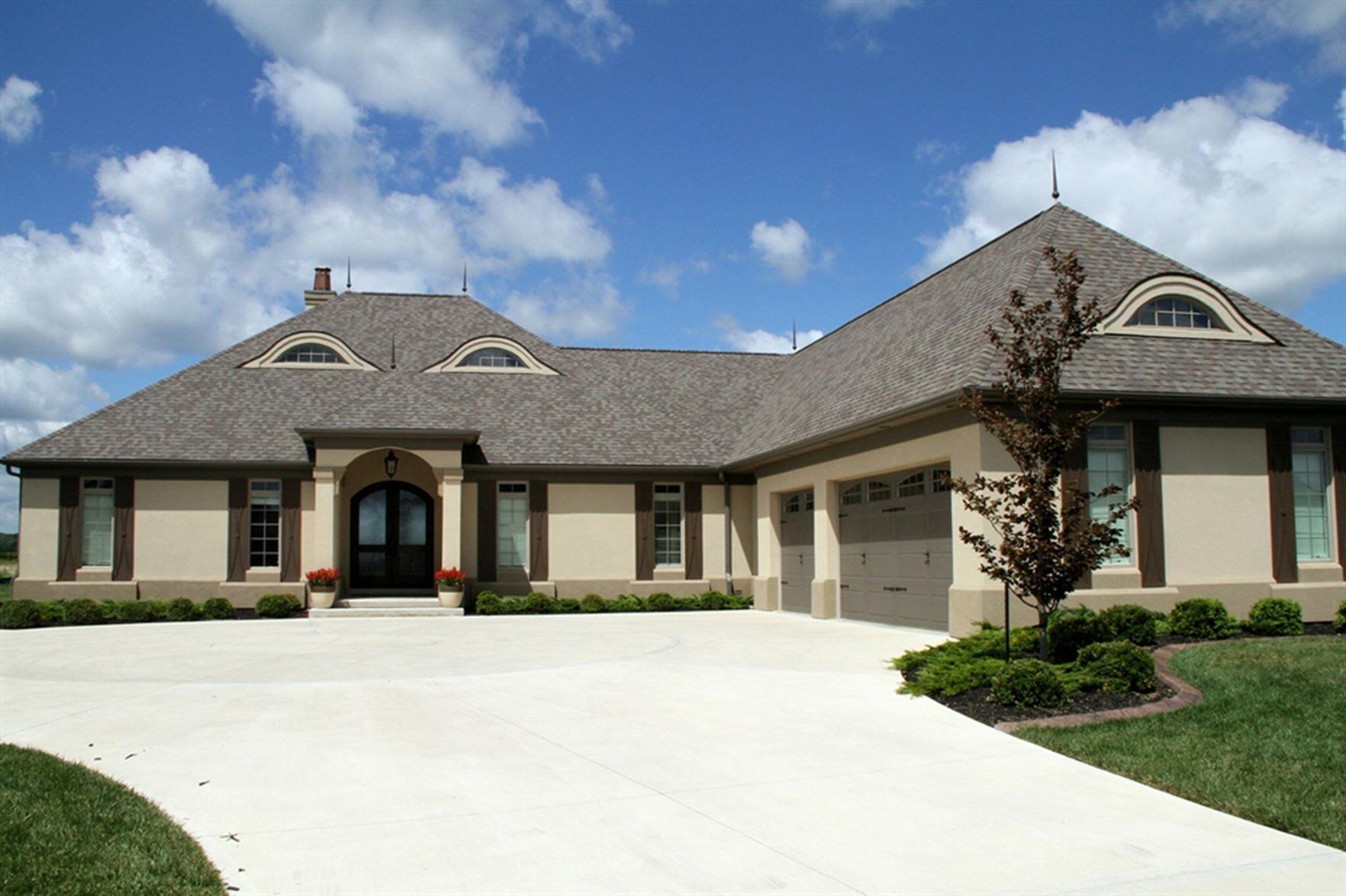 Open concept split floor plan has "curve" appeal | Homes ...