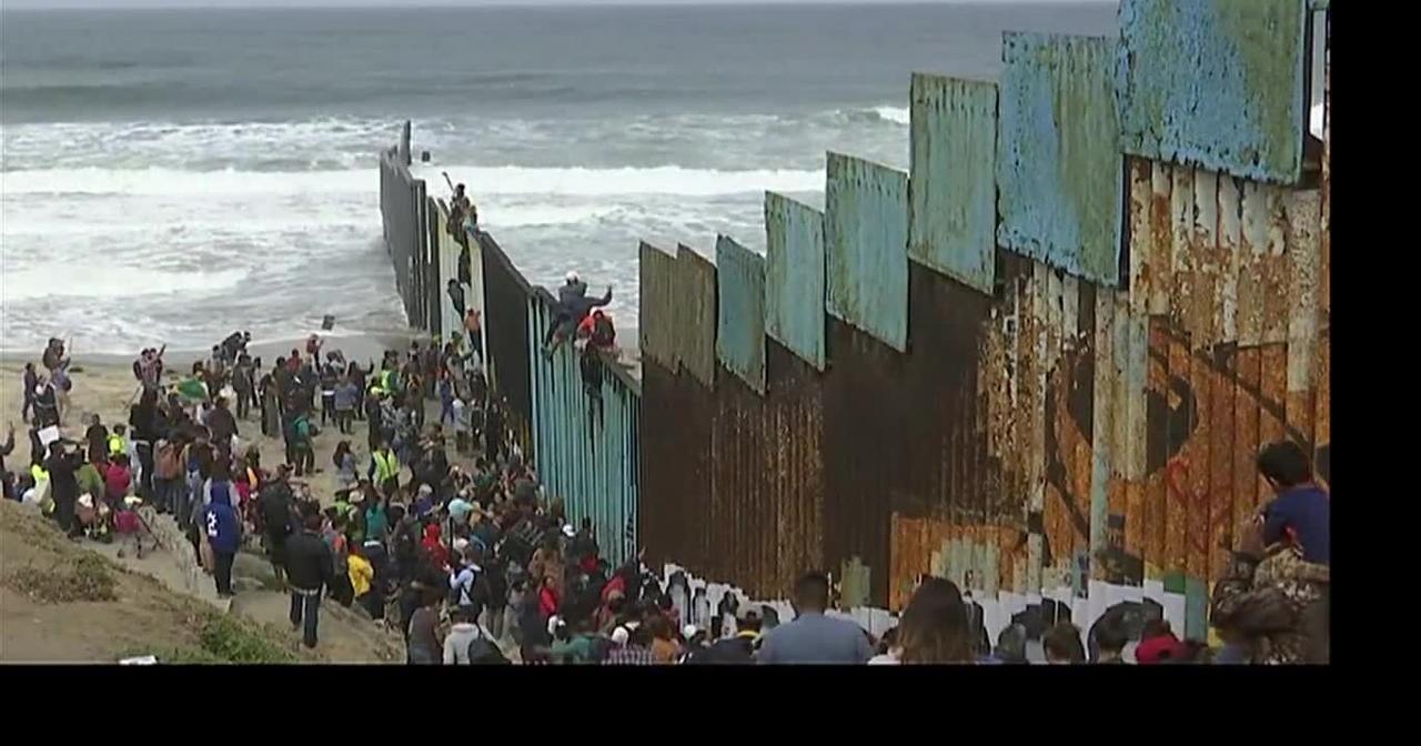 Buses carrying Central American migrants roll to US border | Local ...
