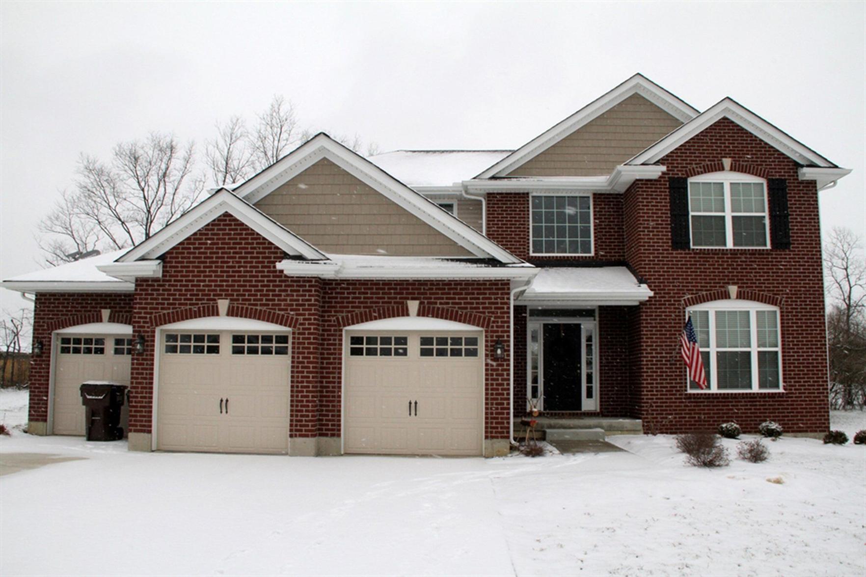 Two-story features open floor plan | Homes | daytondailynews.com