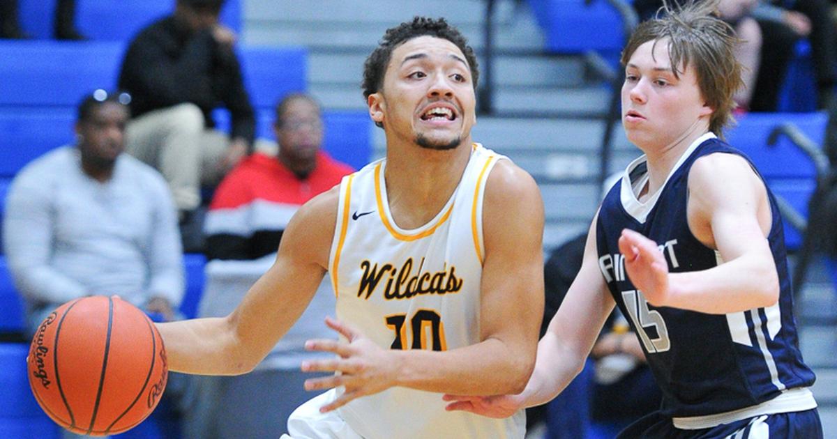 Danny Davis Springfield Danny Davis is all-time leading scorer for Springfield basketball ...