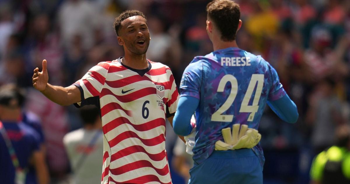 World Cup: No Pulisic, no problem for U.S. in 2-0 win over Australia