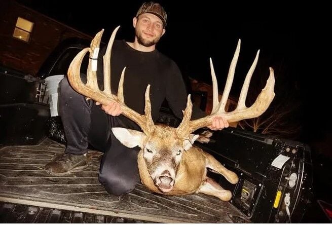 Alexander buck taken in Clinton County, Ohio by Wilmington hunter