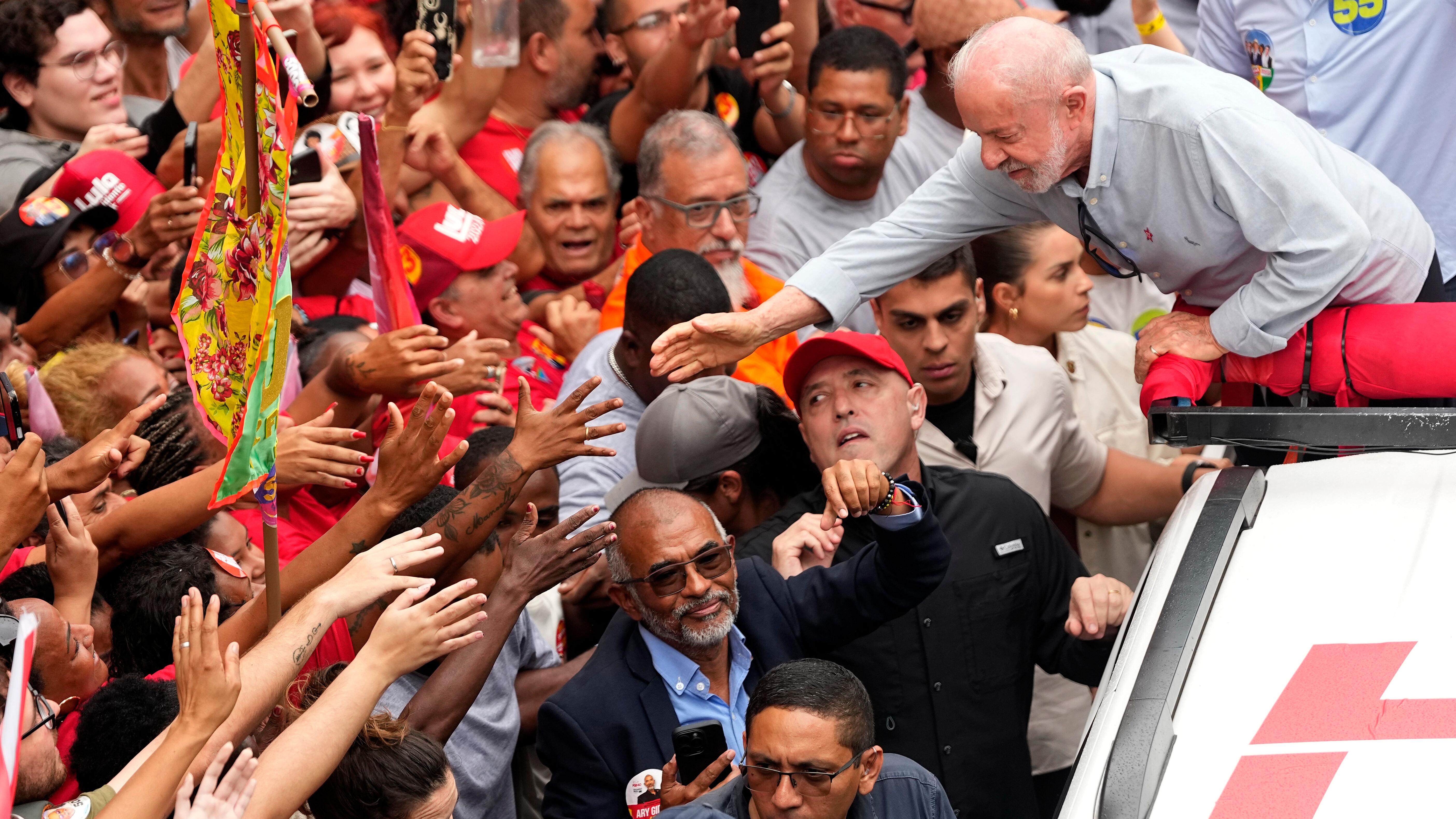 Brazilians vote for next president as Lula and Flávio Bolsonaro hope ...