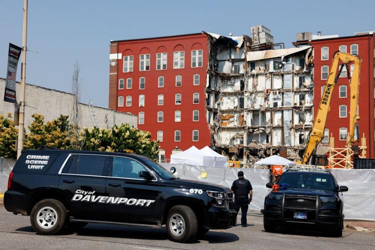 060423-qct-nws-collapse-11.jpg