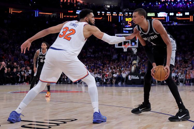 BASKETBALL-NBA-NYK-SAS/