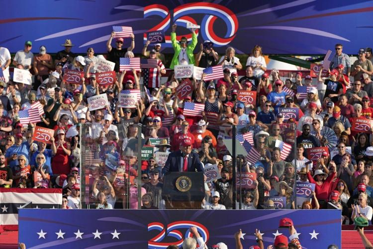 Trump-crowd