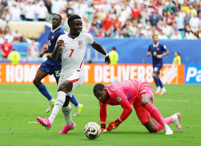 SOCCER-WORLDCUP-FRA-ENG/