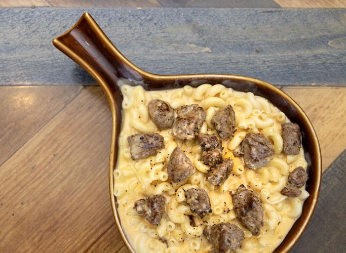 052925-cbn-news-restaurant-porch-p2