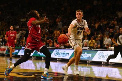 Iowa MBBall vs. Robert Morris 9