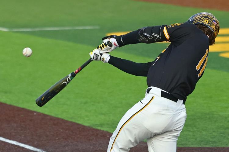 041725-spt-iowa-bsb-9 - 1