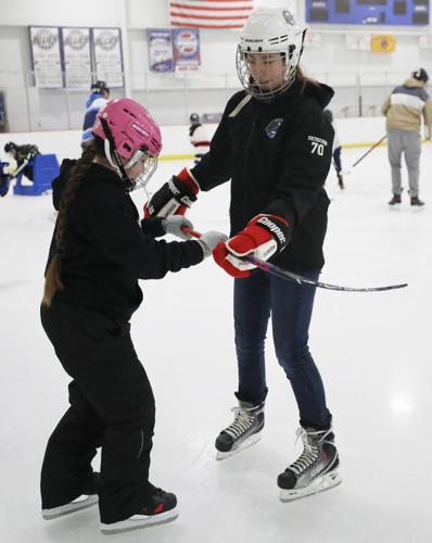 123023-qc-nws-tryhockey