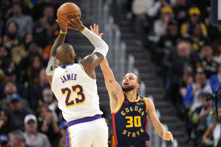 Golden State Warriors guard Stephen Curry (30) defends against LeBron James.