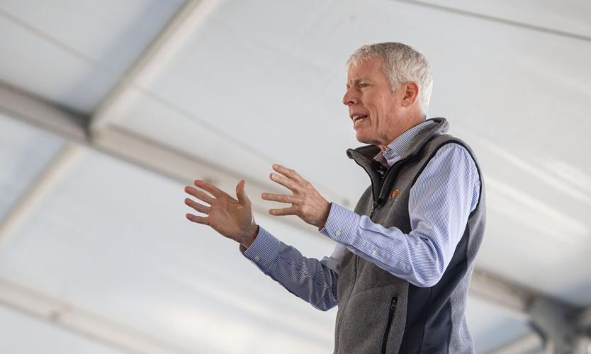 lgaz-20260424-US-Secretary-of-Energy-Chris-Wright-at-QTS-Cedar-Rapids_0007.JPG