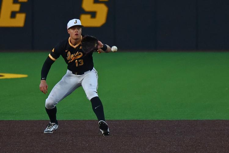 041725-spt-iowa-bsb-11 - 1