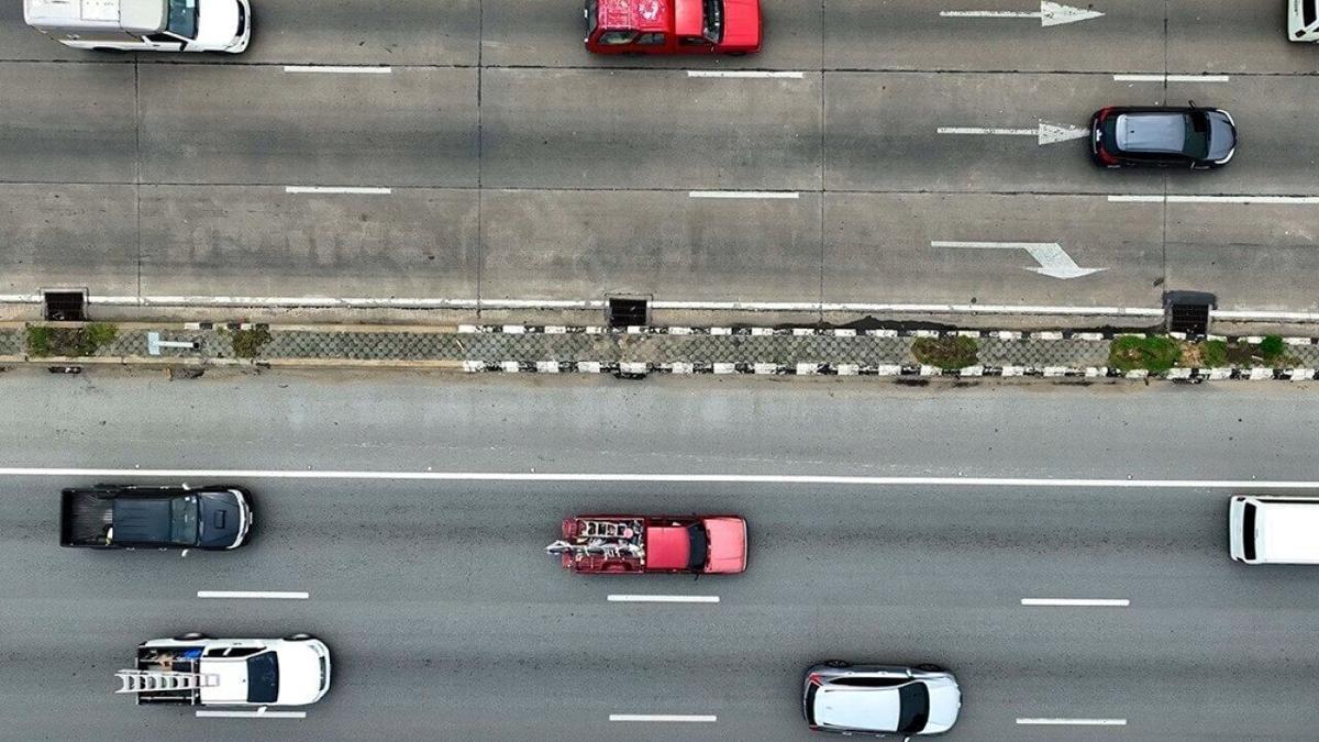 The rule of seconds: A safe following distance on the highway