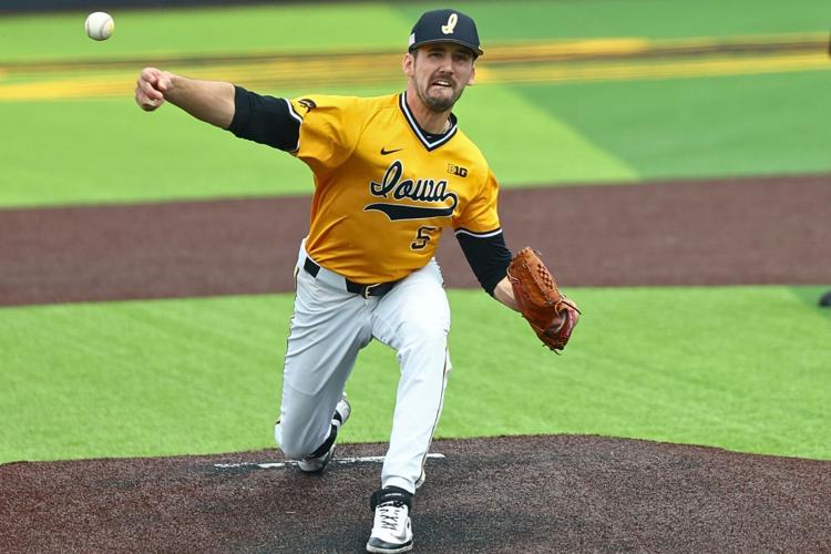 041325-spt-iowa-bsb-2 - 1