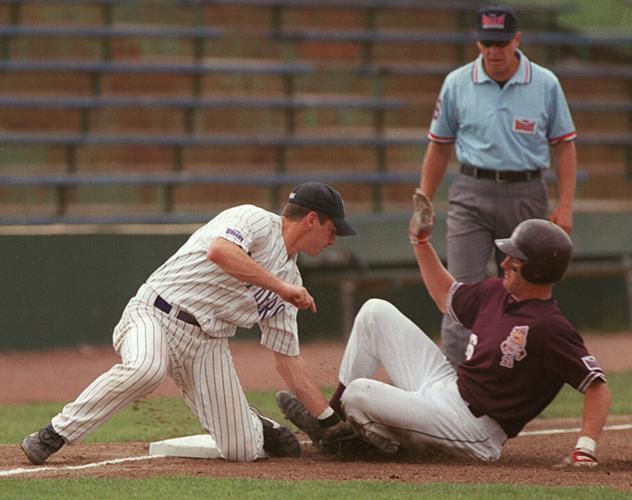 UNI Baseball (2000) 9