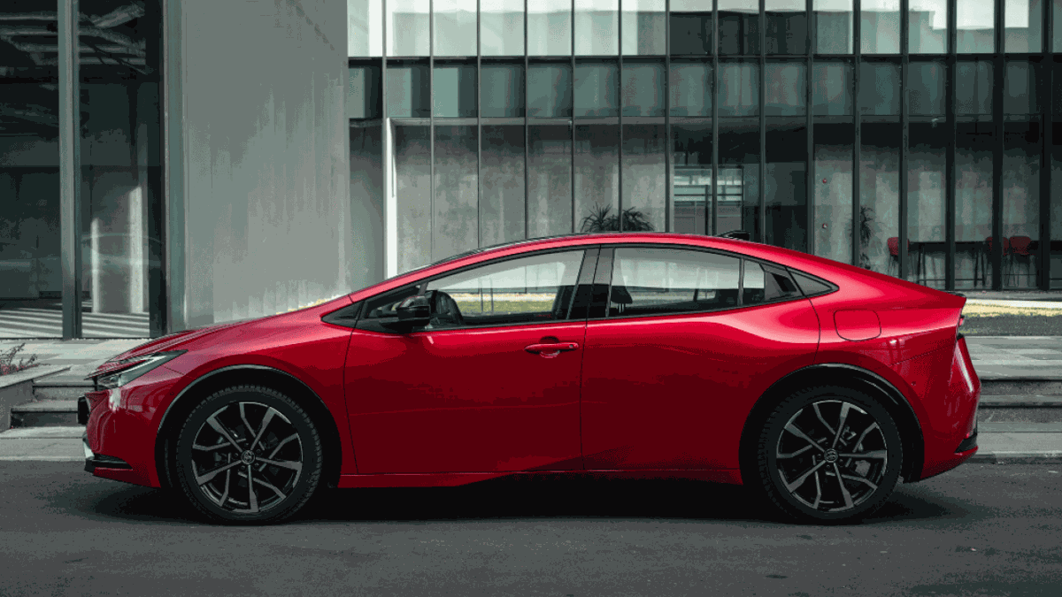 Comparing Toyota Prius Prime alternatives