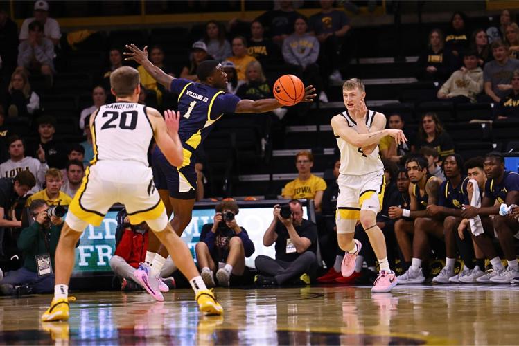 Iowa MBBall vs. Commerce 10