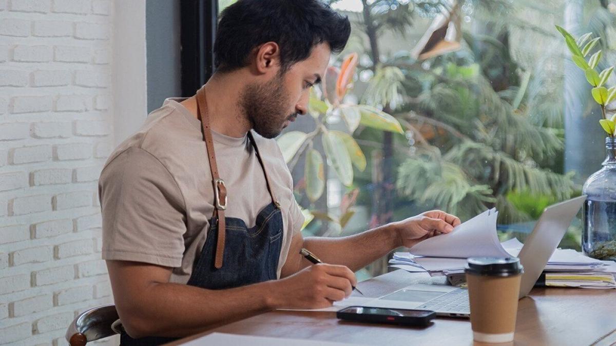 The holiday late-pay list: Industries where invoices slow down most from November to January